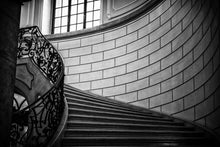 Lade das Bild in den Galerie-Viewer, Fototapete Noble Treppe