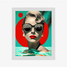 Lade das Bild in den Galerie-Viewer, Poster Sommerstimmung - Frau Mit Roten Lippen Und Trendiger Sonnenbrille.
