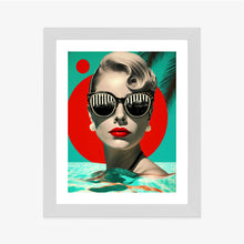 Lade das Bild in den Galerie-Viewer, Poster Sommerstimmung - Frau Mit Roten Lippen Und Trendiger Sonnenbrille.
