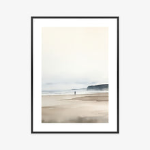 Lade das Bild in den Galerie-Viewer, Poster Gehender Mann In Aquarell-Meereslandschaft Rahmen Aluminium Mit Passepartout Farbe Silber
