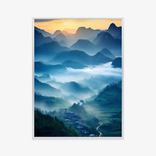 Lade das Bild in den Galerie-Viewer, Poster Sonnenaufgang Über Einer Nebligen Landschaft Mit Bergen Rahmen Aluminium Farbe Silber
