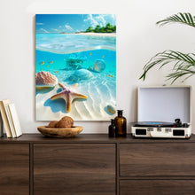 Lade das Bild in den Galerie-Viewer, Poster Seesternschalen Und Fische Im Kristallklaren Meer Rahmen Holz Mit Passepartout Farbe Natürlich
