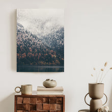 Lade das Bild in den Galerie-Viewer, Poster Nebliger Herbstwald Am See Rahmen Holz Mit Passepartout Farbe Natürlich
