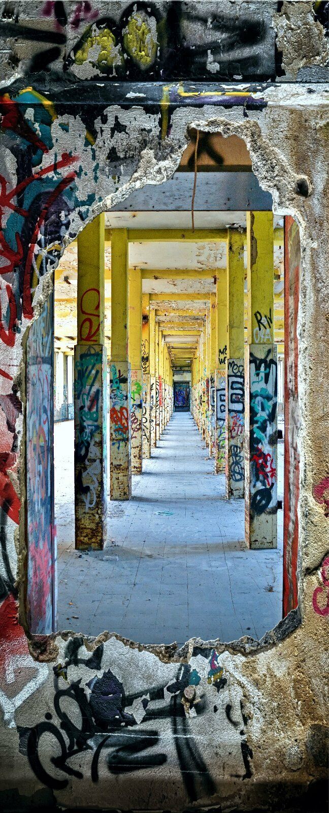Türposter Lost Places Türtapete Graffiti selbstklebend  200x90cm 9028-a