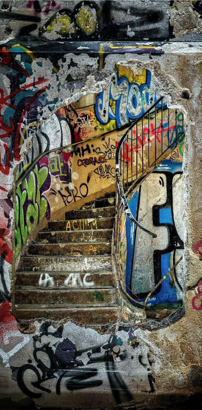 Türtapete Lost Place Türposter   selbstklebend Graffiti Verlassen Treppe 1010