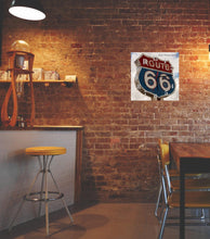 Lade das Bild in den Galerie-Viewer, Wanduhr Route 66 USA Highway + dein Wunschtext - Quarzuhr UH115
