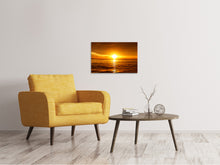 Lade das Bild in den Galerie-Viewer, Leinwandbild Glühender Sonnenuntergang am Wasser

