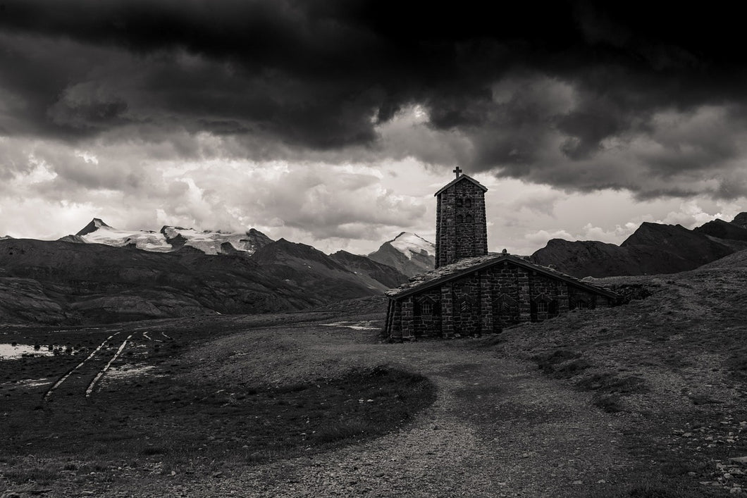 Fototapete Kleine Kirche im Gebirge