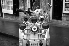 Lade das Bild in den Galerie-Viewer, Fototapete Retro Motorroller
