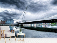 Lade das Bild in den Galerie-Viewer, Fototapete Samuel Beckett Bridge mit Wolken
