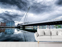 Lade das Bild in den Galerie-Viewer, Fototapete Samuel Beckett Bridge mit Wolken
