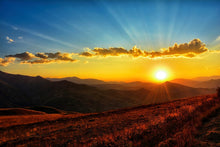 Lade das Bild in den Galerie-Viewer, Fototapete Sonnenuntergang in der Welt der Berge
