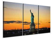 Lade das Bild in den Galerie-Viewer, Leinwandbild 3-teilig Freiheitsstatue im Abendlicht
