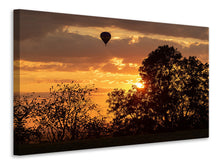 Lade das Bild in den Galerie-Viewer, Leinwandbild Der Sonne entgegen mit dem Heissluft Ballon
