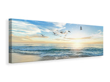 Lade das Bild in den Galerie-Viewer, Leinwandbild Panorama Die Möwen und das Meer bei Sonnenaufgang
